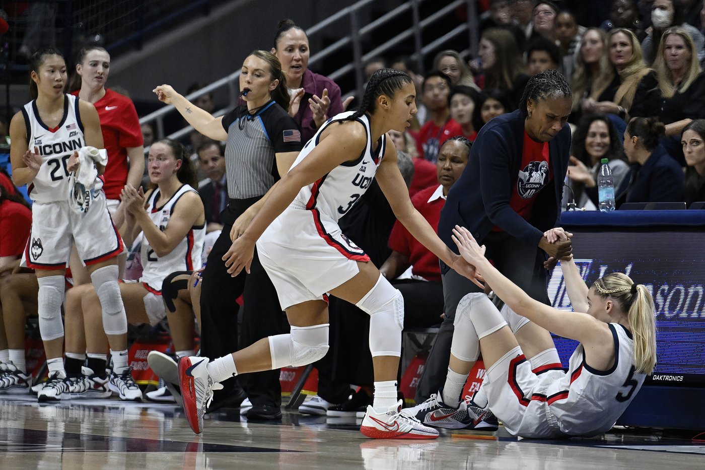 UConn's Azzi Fudd returned after missing a year with right knee injury | iNFOnews.ca UConn's Azzi Fudd returned after missing a year with right knee injury | iNFOnews.ca