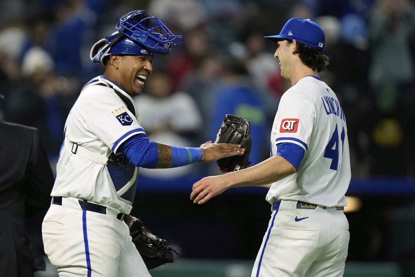 Cole Ragans strikes out 11 as the Royals beat the sloppy Twins 2-1 | iNFOnews.ca