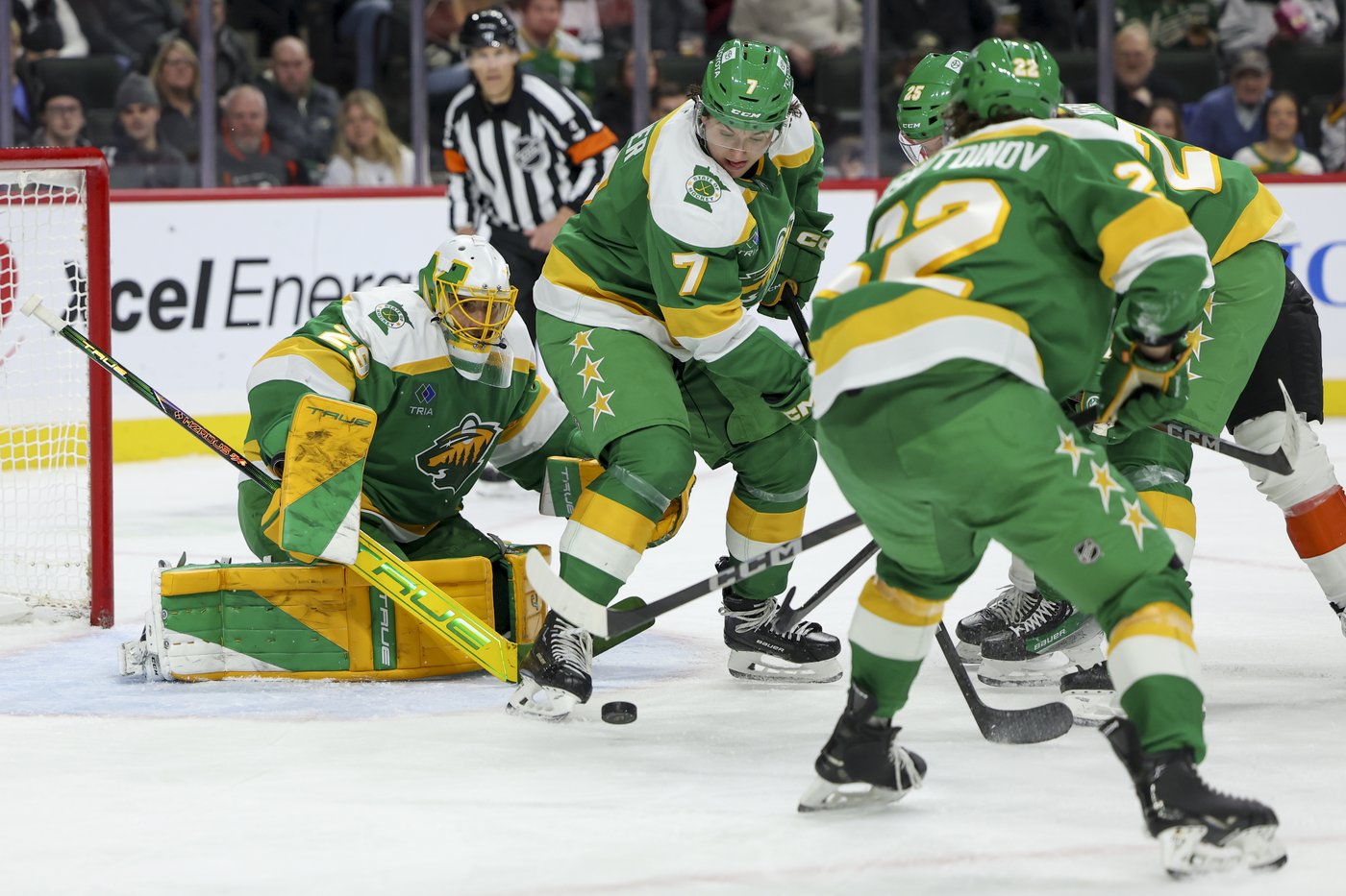 Kirill Kaprizov scores twice to lead the Wild past the Flyers 4-1 | iNFOnews.ca