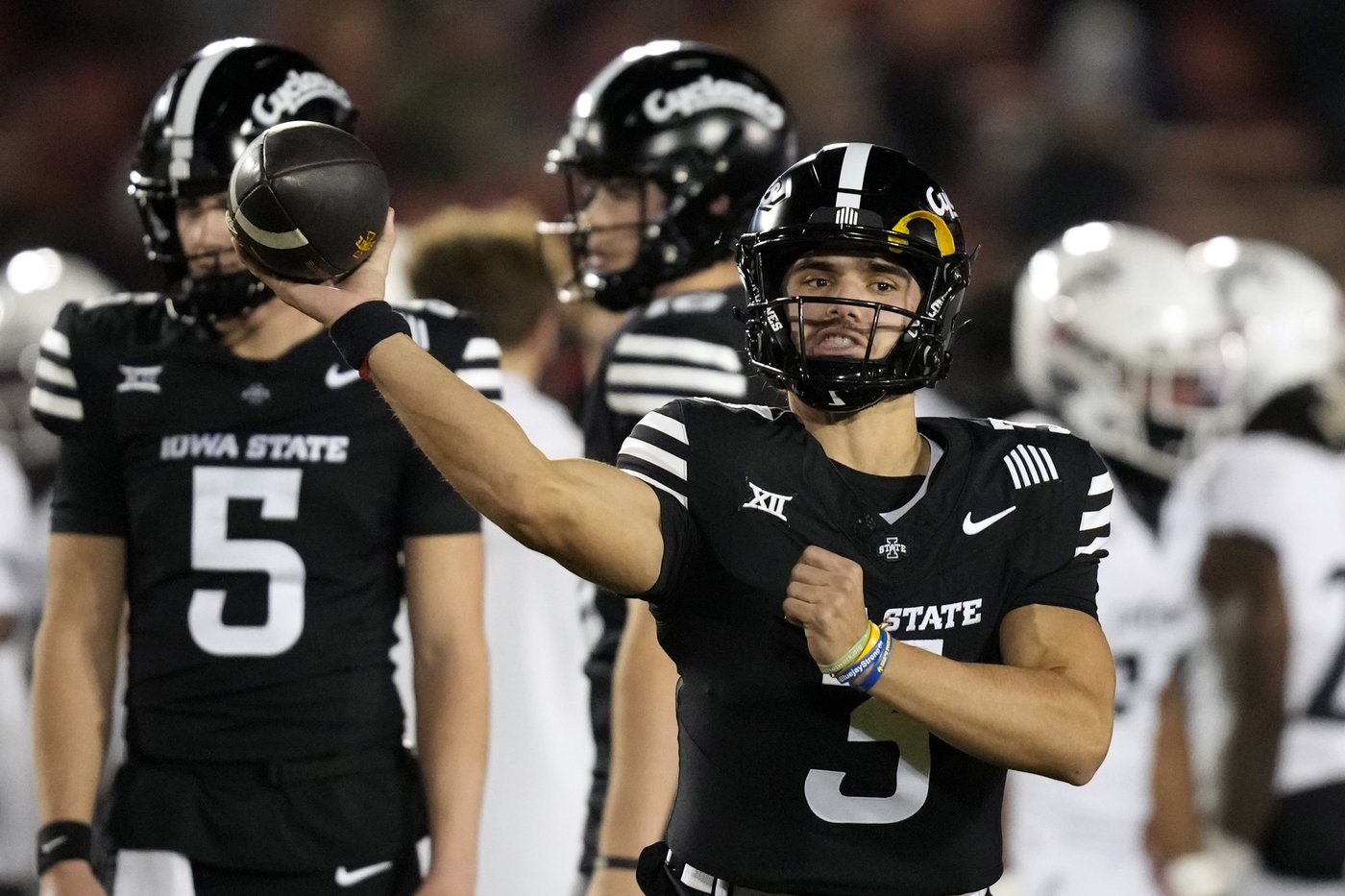 No. 17 Iowa State tries to keep focus on Kansas State, not the many Big 12 title game scenarios | iNFOnews.ca No. 17 Iowa State tries to keep focus on Kansas State, not the many Big 12 title game scenarios | iNFOnews.ca