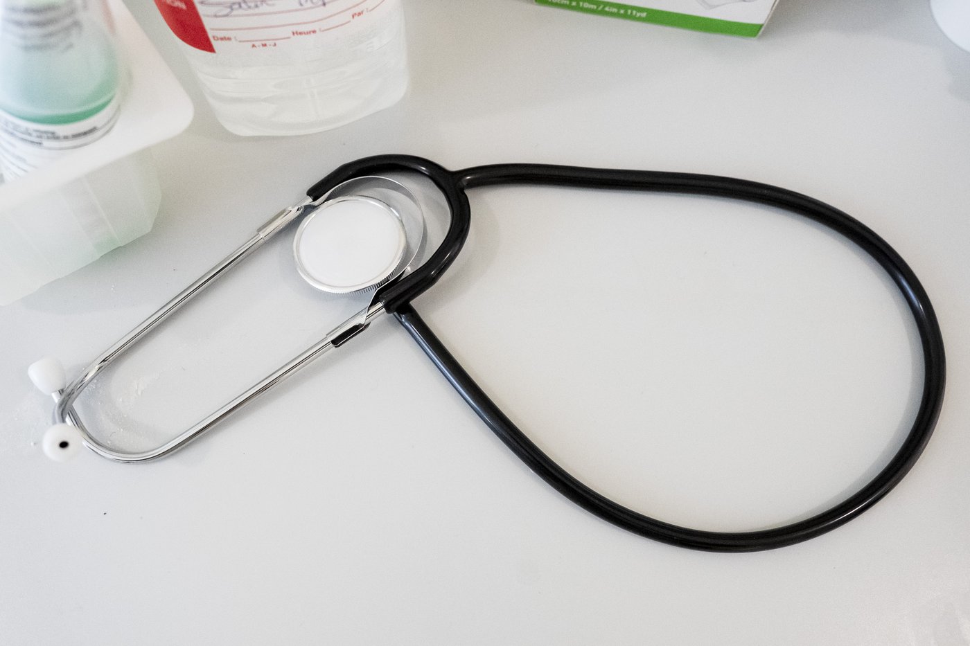 Quebec order of physicians urges government to suspend controversial doctor-pay law | iNFOnews.ca Quebec order of physicians urges government to suspend controversial doctor-pay law | iNFOnews.ca