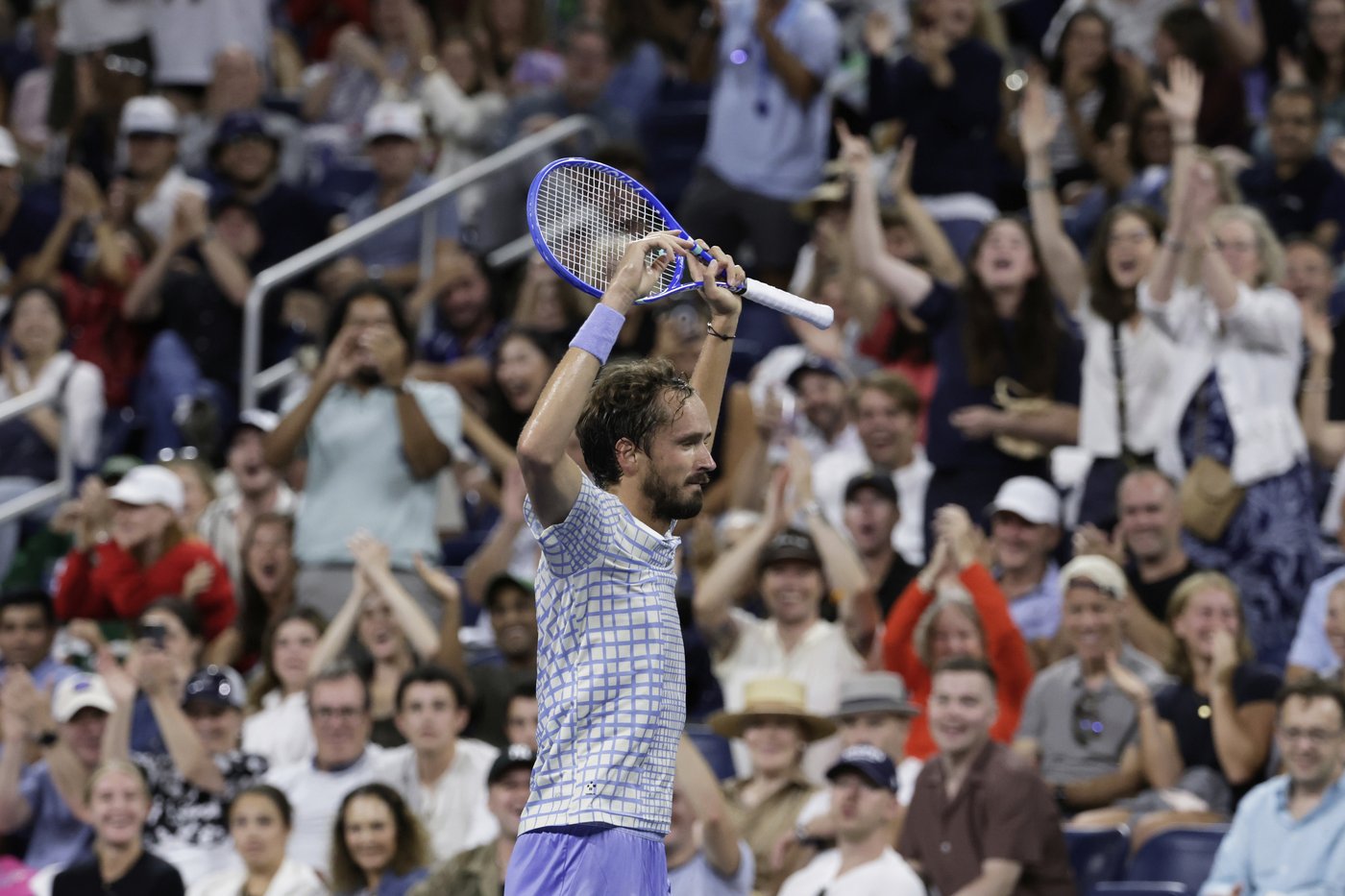 Smells of weed. Roars of airplanes. Loud crowds. It's all part of the US Open's chaos | iNFOnews.ca Smells of weed. Roars of airplanes. Loud crowds. It's all part of the US Open's chaos | iNFOnews.ca