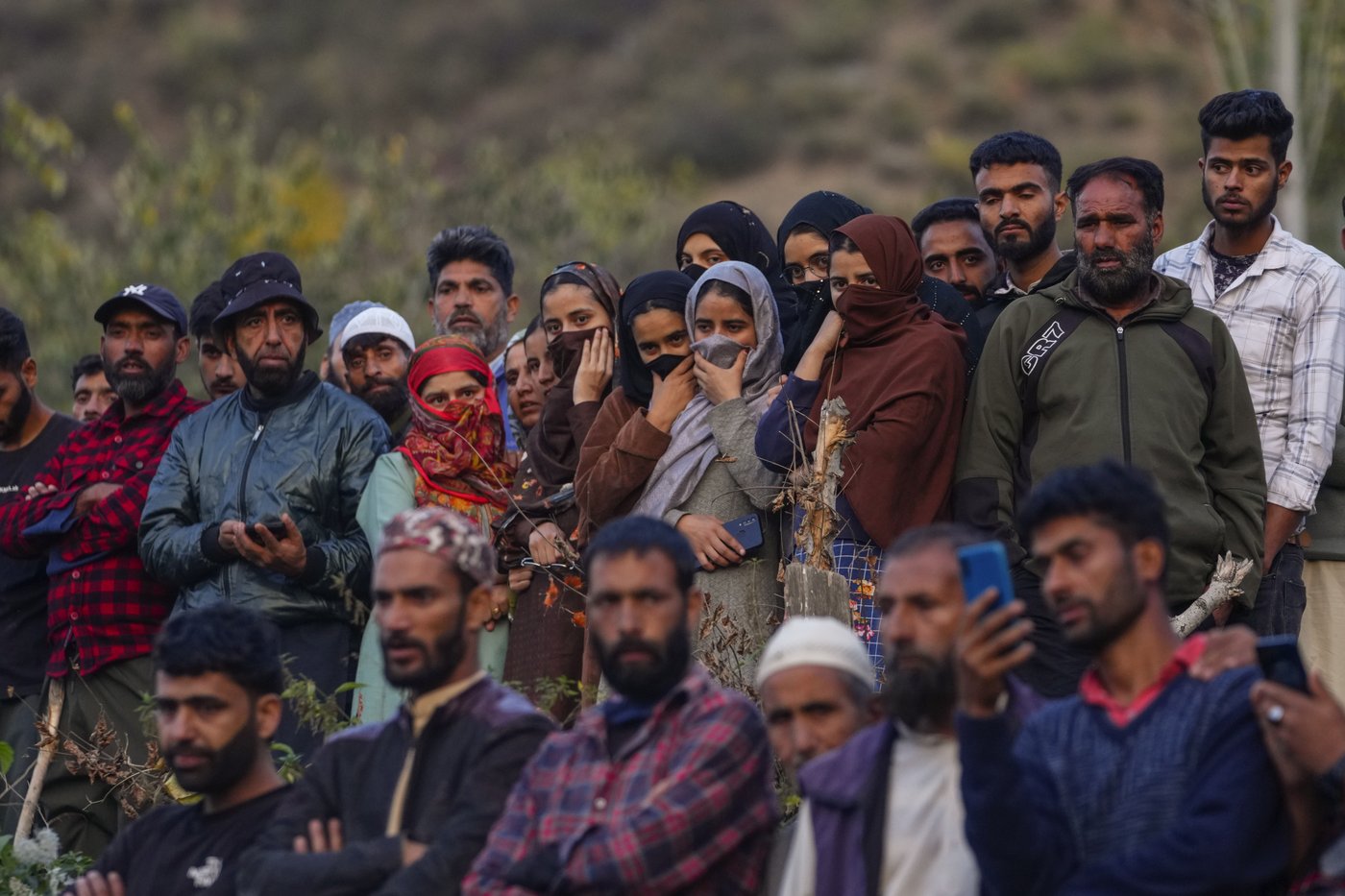 3 Indian soldiers and 2 civilians are killed in an alleged rebel ambush in Kashmir | iNFOnews.ca