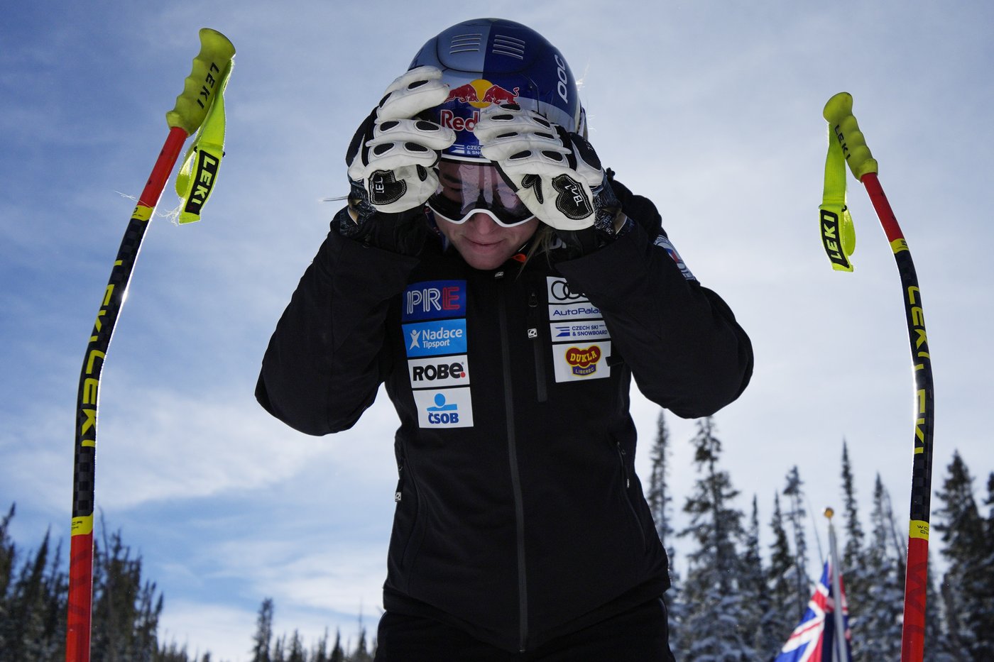 Skier/snowboarder Ester Ledecka has 2 Olympic races on same day in 2026, hoping for schedule change | iNFOnews.ca