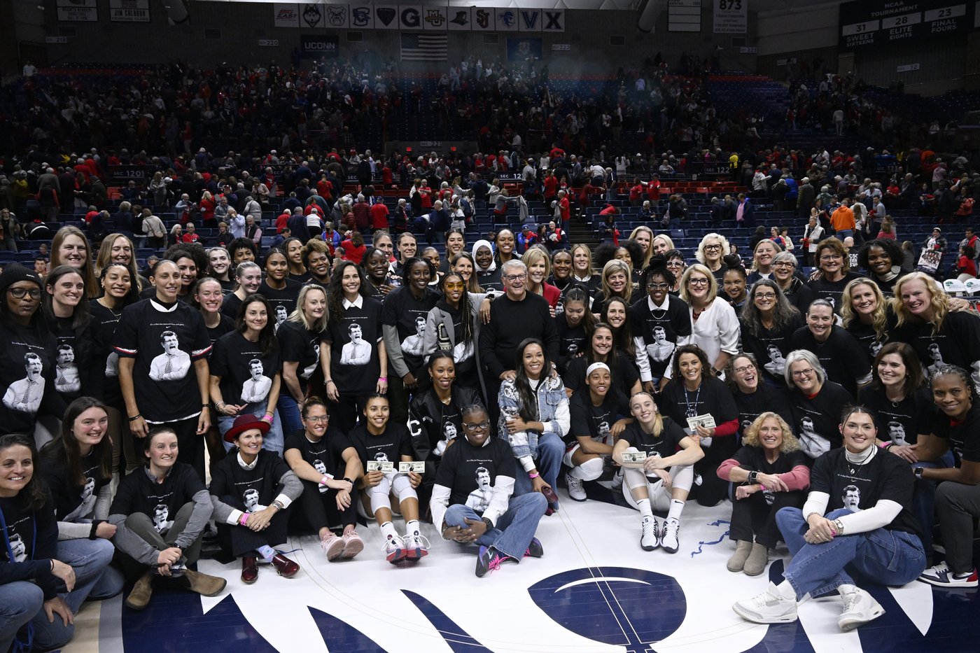 UConn coach Geno Auriemma breaks NCAA wins record, getting 1,217th career victory | iNFOnews.ca