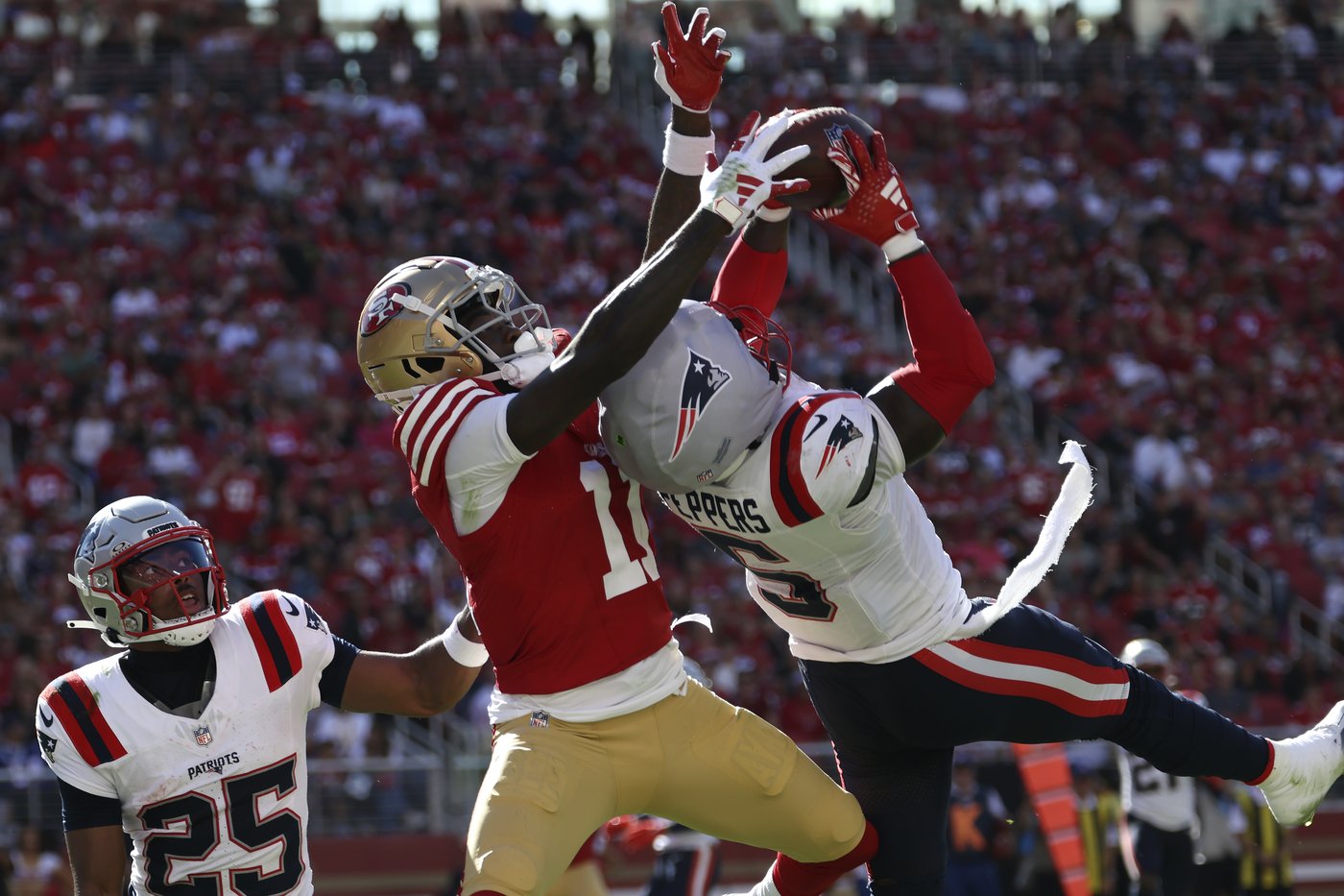 Fred Warner's pick-6 helps the 49ers snap a 2-game skid with a 30-13 win over the Patriots | iNFOnews.ca