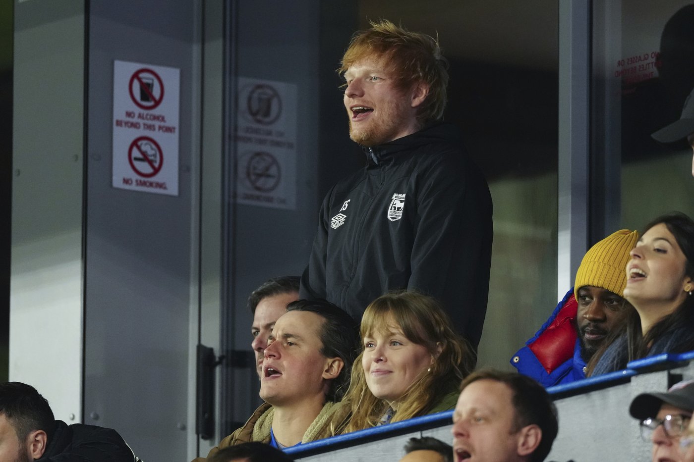 Pop star Ed Sheeran apologizes to Man United boss Ruben Amorim for crashing interview | iNFOnews.ca