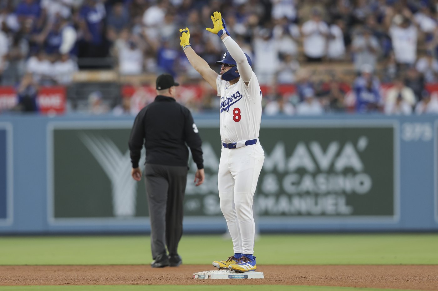Clayton Kershaw wins 3rd straight start, Miguel Rojas homers in Dodgers' 6-5 win over Nationals | iNFOnews.ca