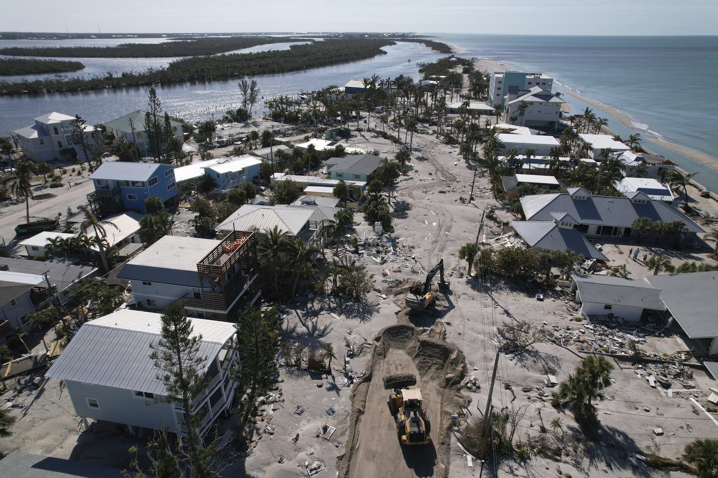 Florida neighbors band together to recover after one-two punch from hurricanes Helene and Milton | iNFOnews.ca