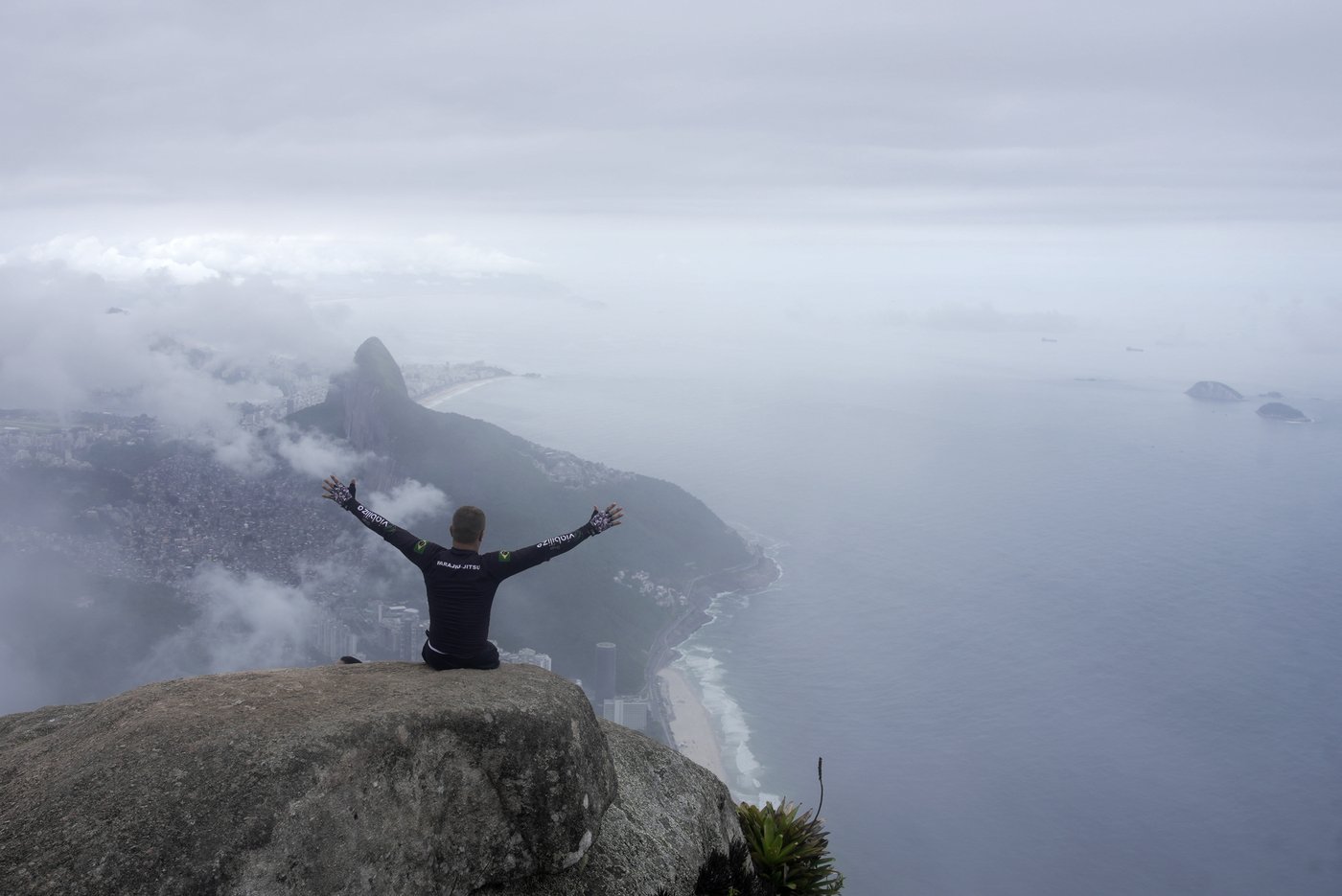A paraplegic man in Brazil is lifted into the clouds on one of Rio de Janeiro's hardest trails | iNFOnews.ca
