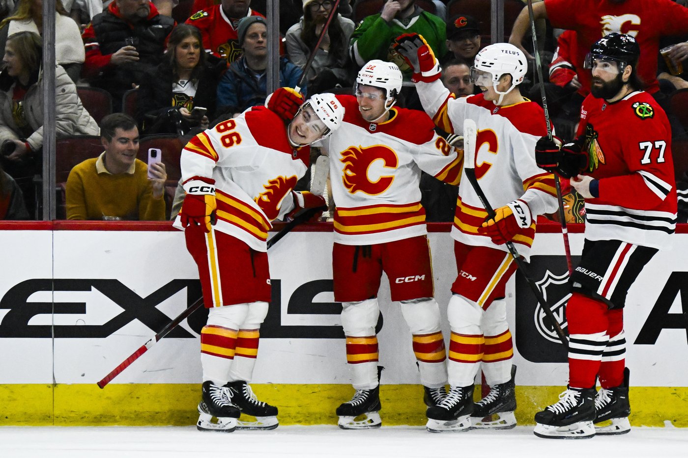 Pelletier scores twice as hot Flames beat Blackhawks 5-2 | iNFOnews.ca