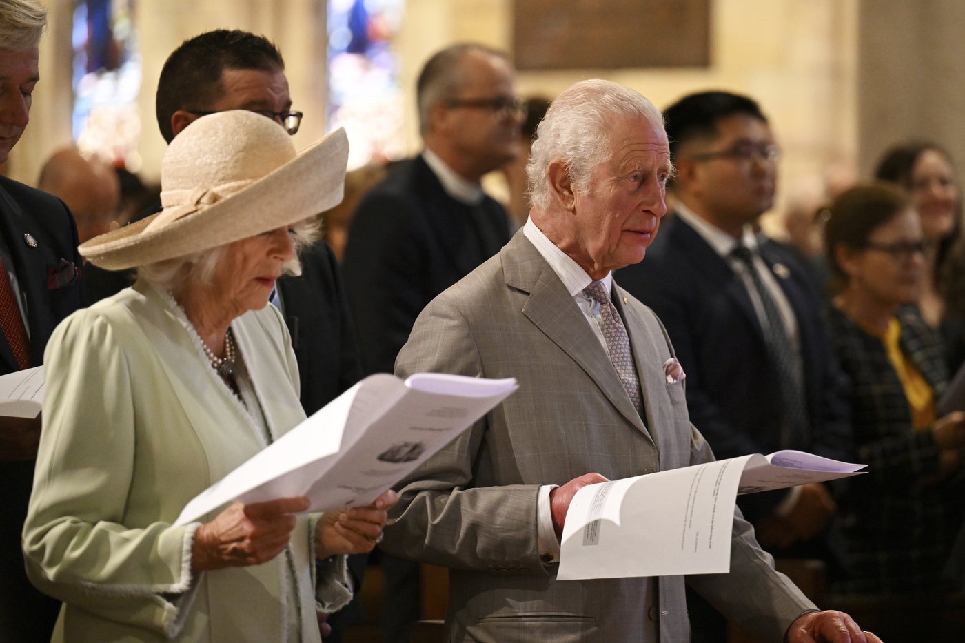 Children greet King Charles III and Queen Camilla outside a Sydney church | iNFOnews.ca Children greet King Charles III and Queen Camilla outside a Sydney church | iNFOnews.ca