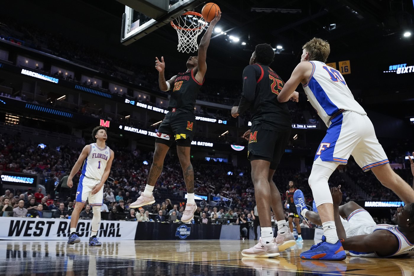 Undrafted free agent forward Julian Reese signs with Toronto Raptors | iNFOnews.ca