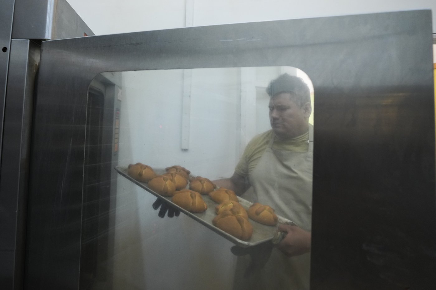 Care for a sweet treat during Mexico's Day of the Dead? Have a bite of 'pan de muerto' | iNFOnews.ca