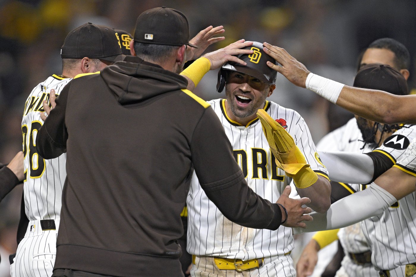 Machado hits tying homer in 8th inning and Padres come back to beat Marlins 4-3 in 11 | iNFOnews.ca Machado hits tying homer in 8th inning and Padres come back to beat Marlins 4-3 in 11 | iNFOnews.ca