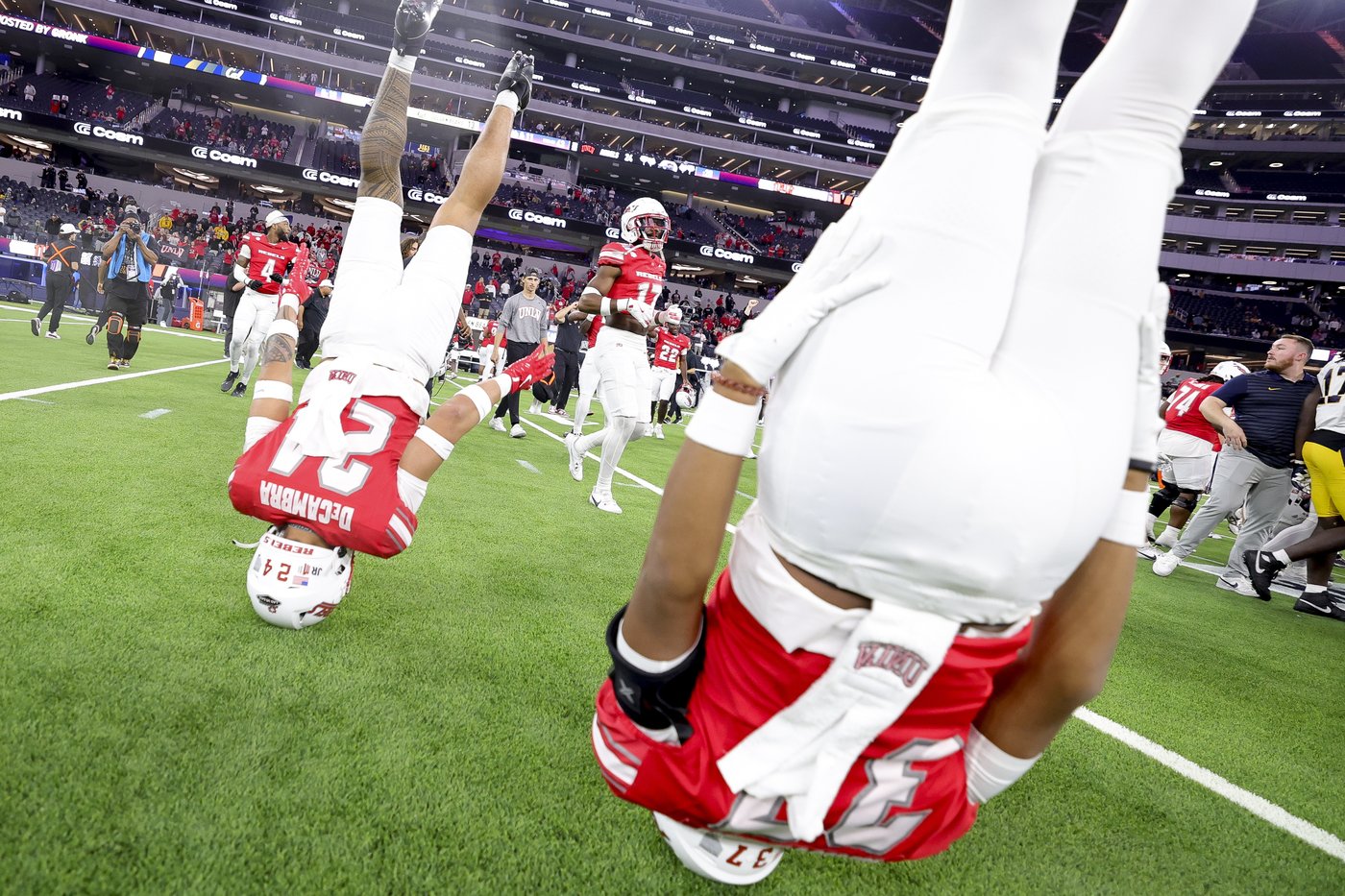 Hajj-Malik Williams throws 2 TDs passes to help No. 24 UNLV beat Cal 24-13 in the LA Bowl | iNFOnews.ca