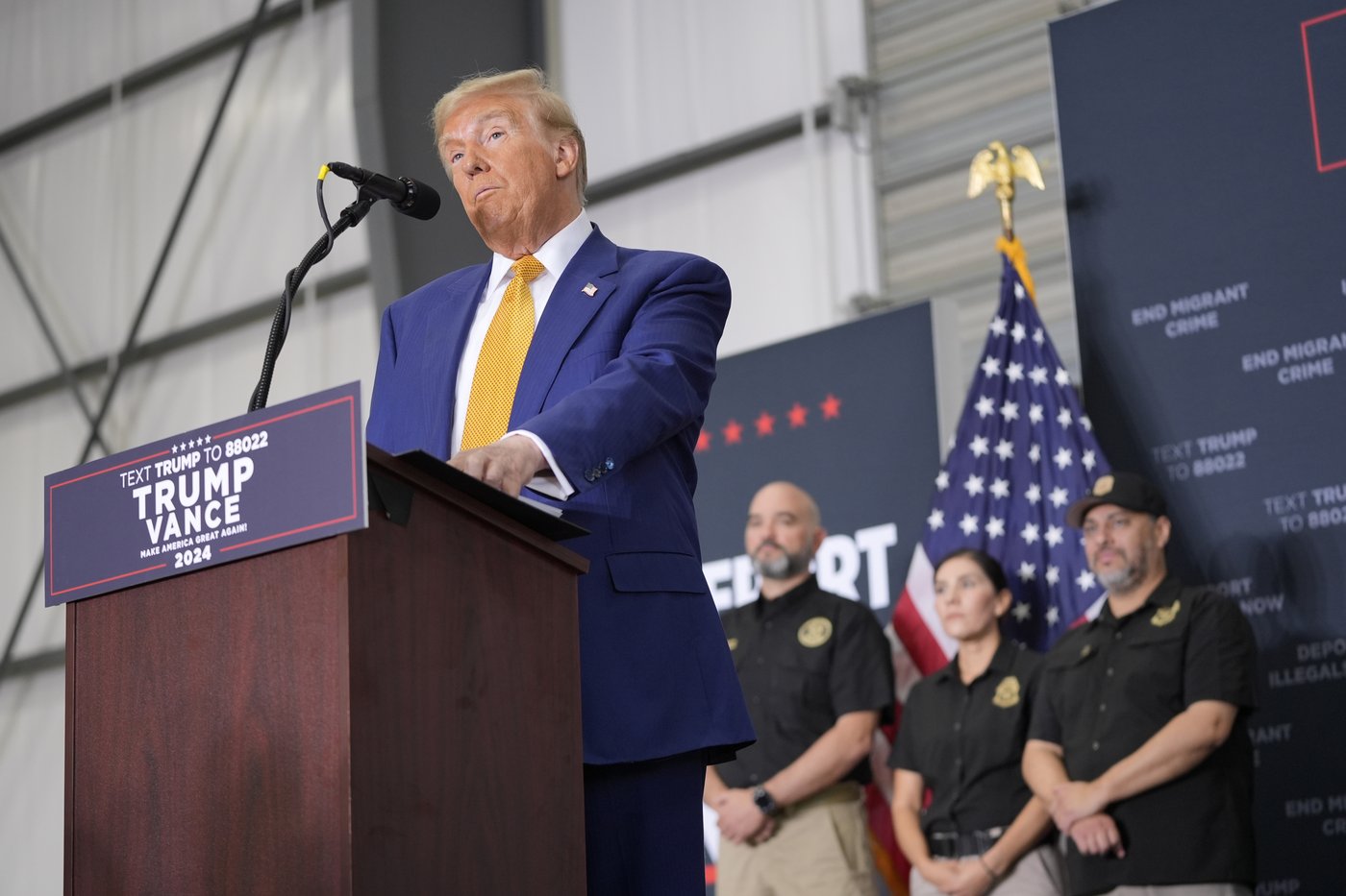 Trump leaves Michigan rallygoers waiting in the cold for hours to tape Joe Rogan podcast | iNFOnews.ca Trump leaves Michigan rallygoers waiting in the cold for hours to tape Joe Rogan podcast | iNFOnews.ca