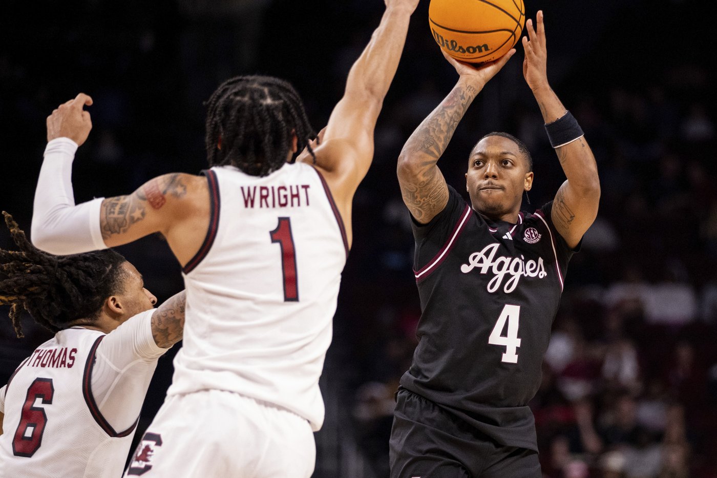 Taylor scores 25 points with 7 3-pointers to lead No. 13 Aggies to 76-72 victory over Gamecocks | iNFOnews.ca