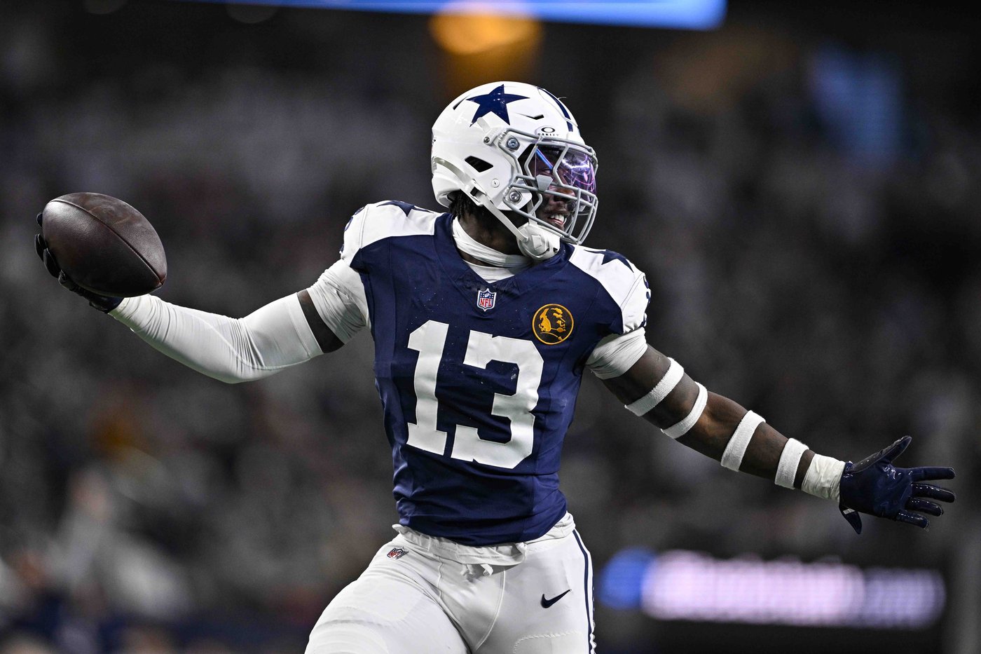Overshown's flashy pick-6 boosts Cowboys in 27-20 Thanksgiving win over Giants | iNFOnews.ca Overshown's flashy pick-6 boosts Cowboys in 27-20 Thanksgiving win over Giants | iNFOnews.ca