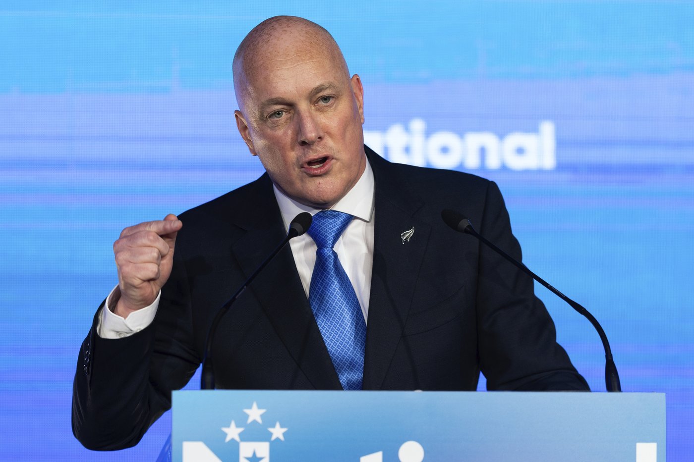Police car crashes into New Zealand prime minister's limousine, but no one is hurt | iNFOnews.ca Police car crashes into New Zealand prime minister's limousine, but no one is hurt | iNFOnews.ca