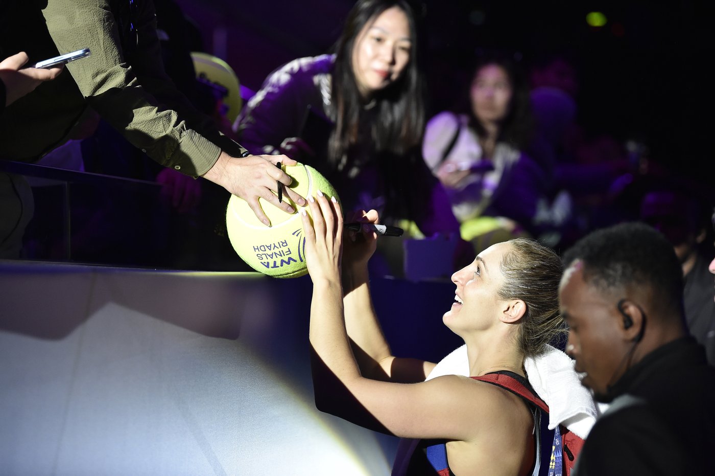 Gauff upsets Sabalenka and sets up showdown with Zheng for WTA Finals title | iNFOnews.ca