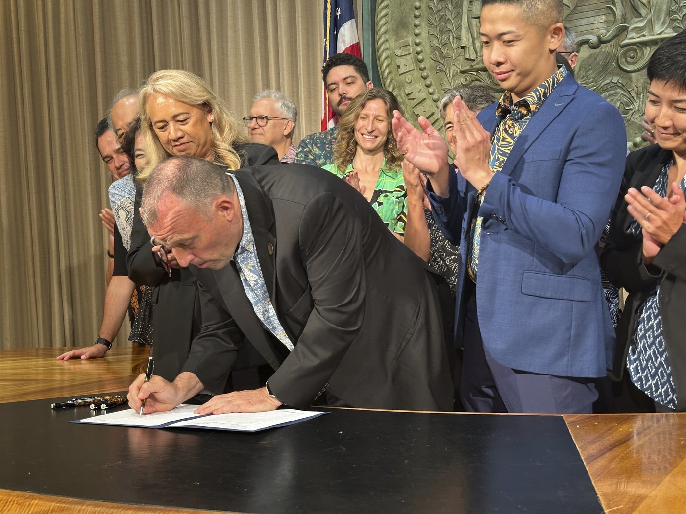 Hawaii's governor signs new hotel tax legislation to help cope with climate change | iNFOnews.ca Hawaii's governor signs new hotel tax legislation to help cope with climate change | iNFOnews.ca