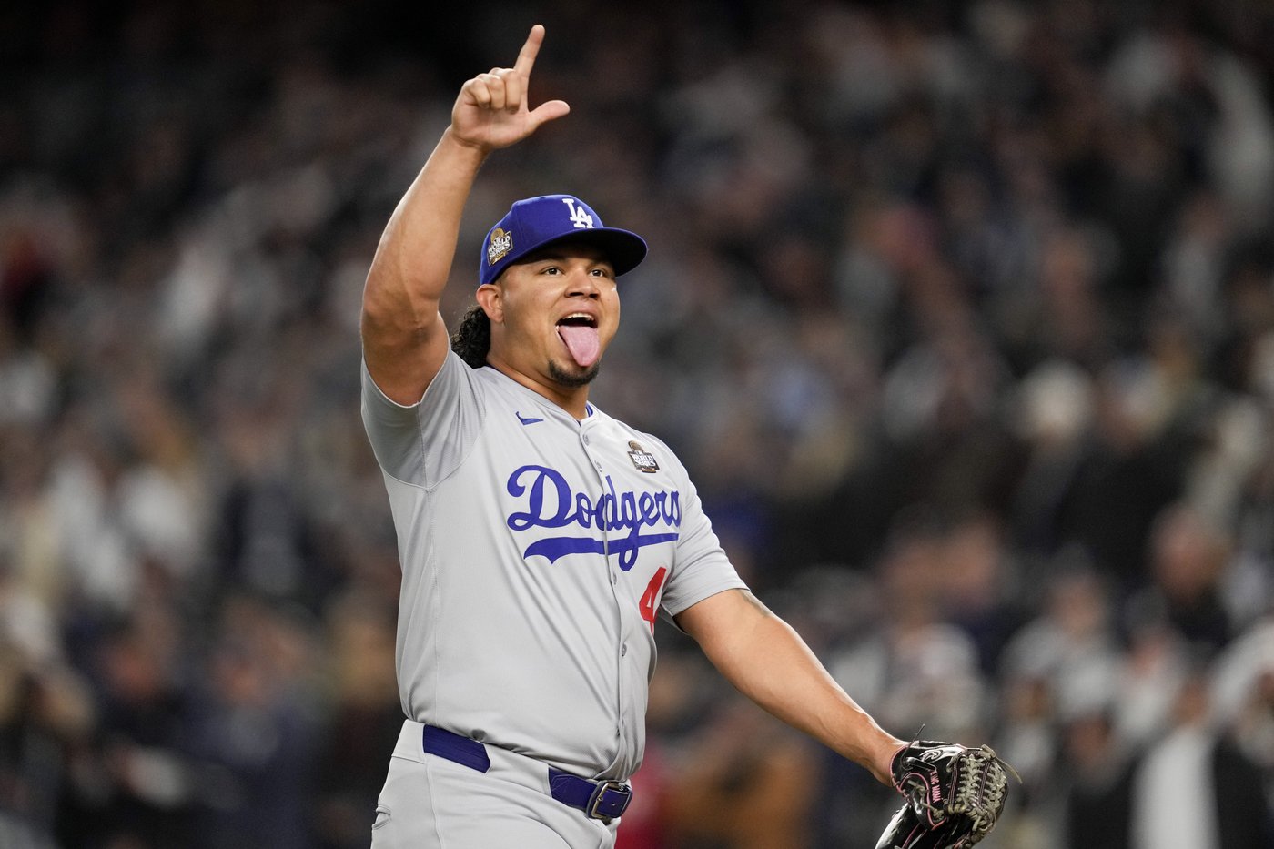 Freeman, Buehler lead Dodgers past slumping Yankees 4-2, take 3-0 lead in World Series | iNFOnews.ca