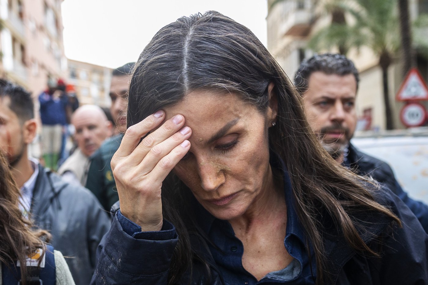 Spain flood survivors hurl mud at the royals and top government officials | iNFOnews.ca Spain flood survivors hurl mud at the royals and top government officials | iNFOnews.ca