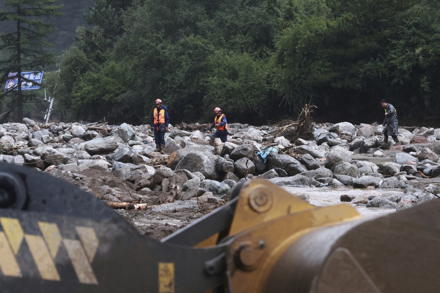 Flash floods kill at least 10 people and leave 33 missing in northwestern China | iNFOnews.ca Flash floods kill at least 10 people and leave 33 missing in northwestern China | iNFOnews.ca