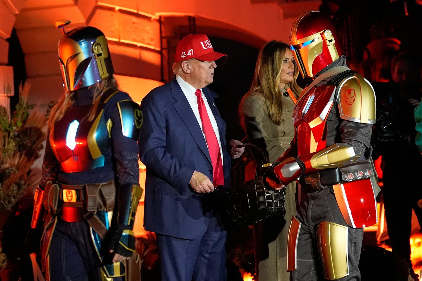 Trump hosts White House Halloween bash with superheroes and presidential lookalikes amid shutdown | iNFOnews.ca