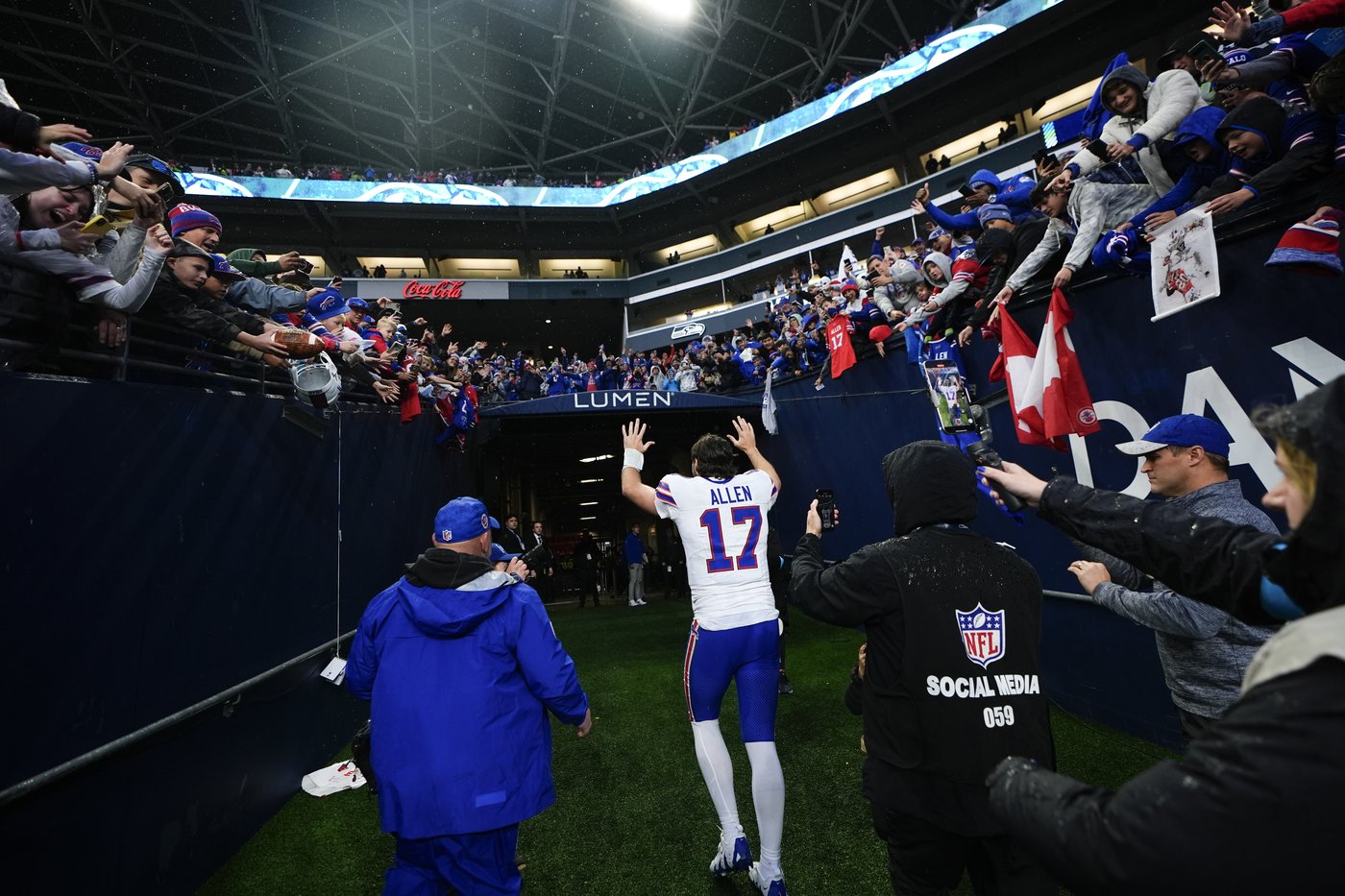 Josh Allen throws 2 TD passes and the Bills cruise past the Seahawks 31-10 | iNFOnews.ca