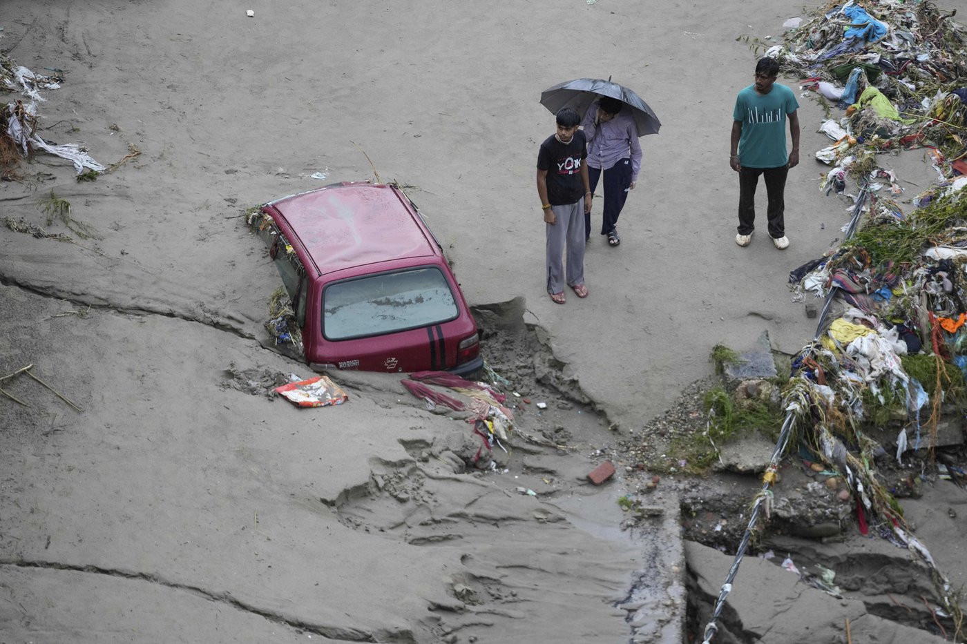 Flash floods leave 34 dead in Indian-controlled Kashmir as over 210,000 in Pakistan are displaced | iNFOnews.ca Flash floods leave 34 dead in Indian-controlled Kashmir as over 210,000 in Pakistan are displaced | iNFOnews.ca