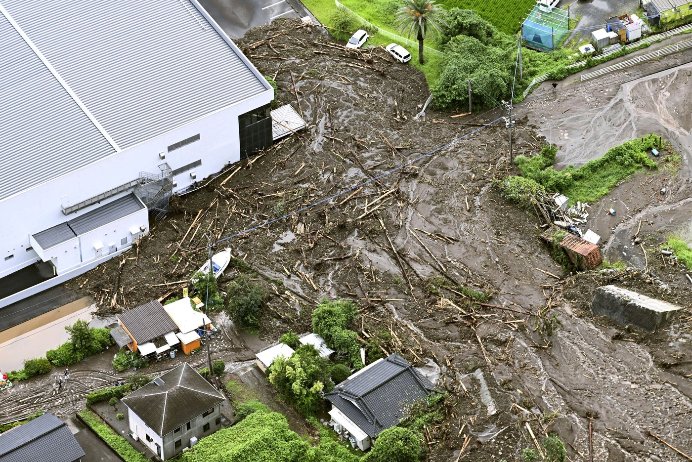 Heavy rain slams southern Japan, triggering floods and mudslides | iNFOnews.ca