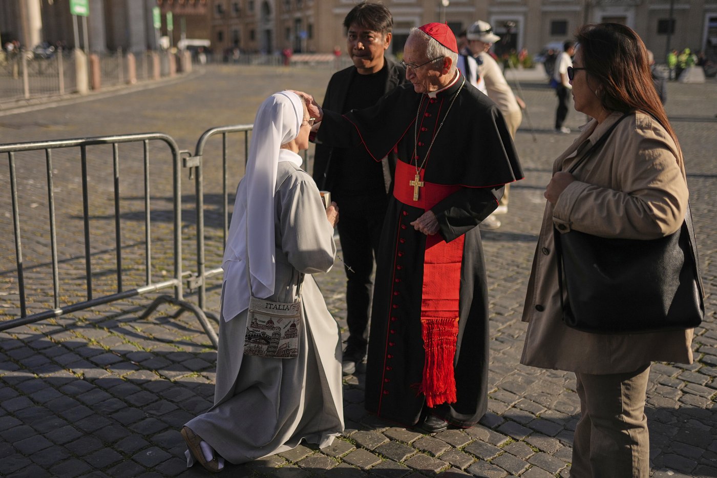 Pope Francis worried about greeting crowd in St. Peter's Square but was thankful he did, report says | iNFOnews.ca Pope Francis worried about greeting crowd in St. Peter's Square but was thankful he did, report says | iNFOnews.ca