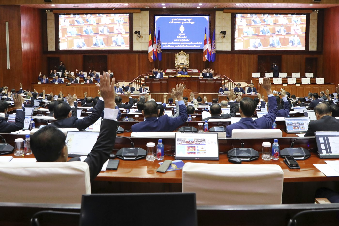Cambodian lawmakers pass constitutional amendment allowing government to revoke citizenship | iNFOnews.ca Cambodian lawmakers pass constitutional amendment allowing government to revoke citizenship | iNFOnews.ca