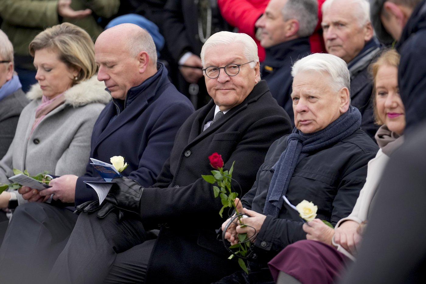 Tens of thousands celebrate fall of the Berlin Wall 35 years ago with concerts and art installations | iNFOnews.ca