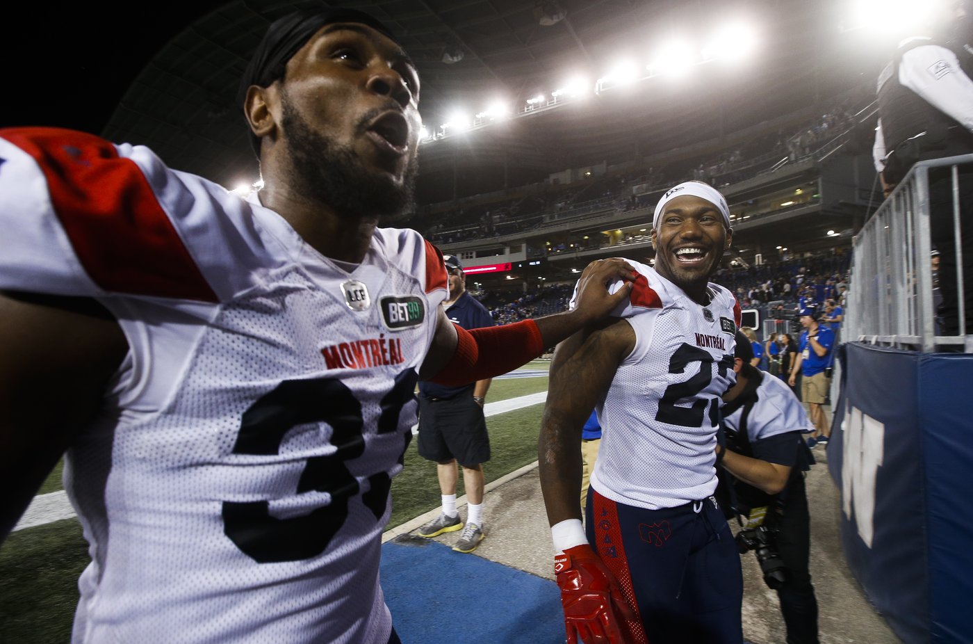 CFL player Ellis offers advice on preparing crisp, tasty wings for Super Bowl party | iNFOnews.ca