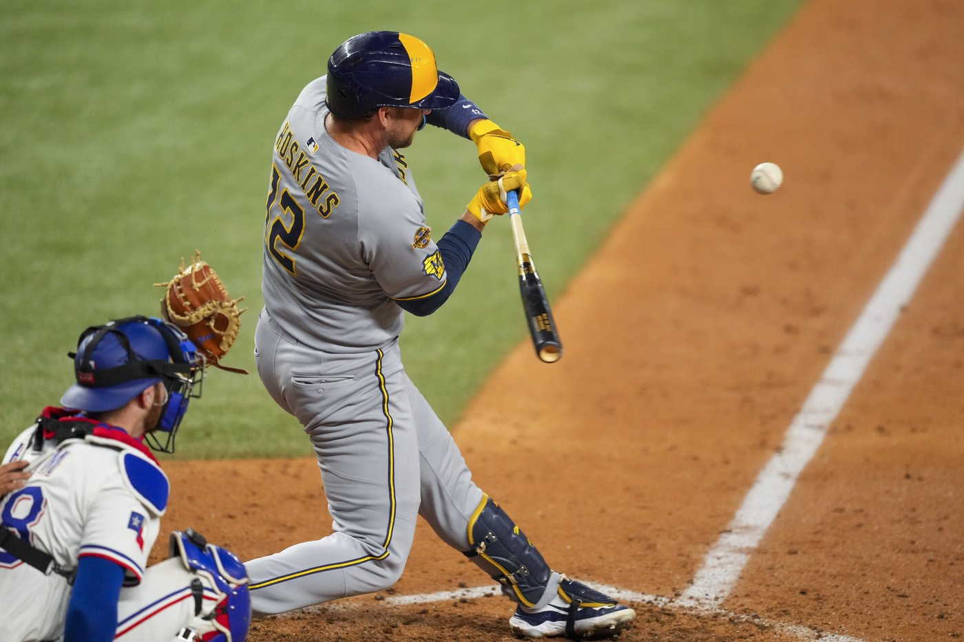 Brewers' Hoskins reinstated after thumb injury, says he's ready to accept limited role | iNFOnews.ca Brewers' Hoskins reinstated after thumb injury, says he's ready to accept limited role | iNFOnews.ca