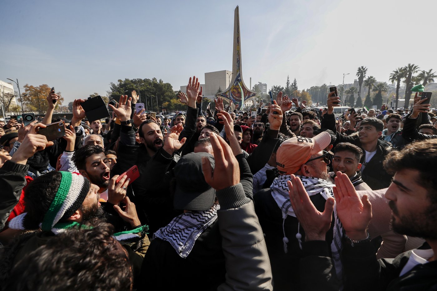 Syrian government services come to a 'complete halt' as state workers stay home after rebel takeover | iNFOnews.ca Syrian government services come to a 'complete halt' as state workers stay home after rebel takeover | iNFOnews.ca