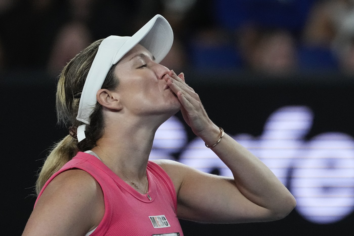 How about that?! Danielle Collins has a back-and-forth with a booing Australian Open crowd | iNFOnews.ca How about that?! Danielle Collins has a back-and-forth with a booing Australian Open crowd | iNFOnews.ca