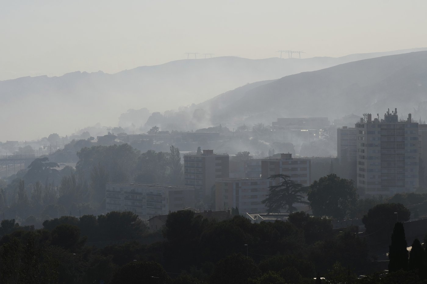A wildfire that reached Marseille is pushed back but not extinguished | iNFOnews.ca A wildfire that reached Marseille is pushed back but not extinguished | iNFOnews.ca