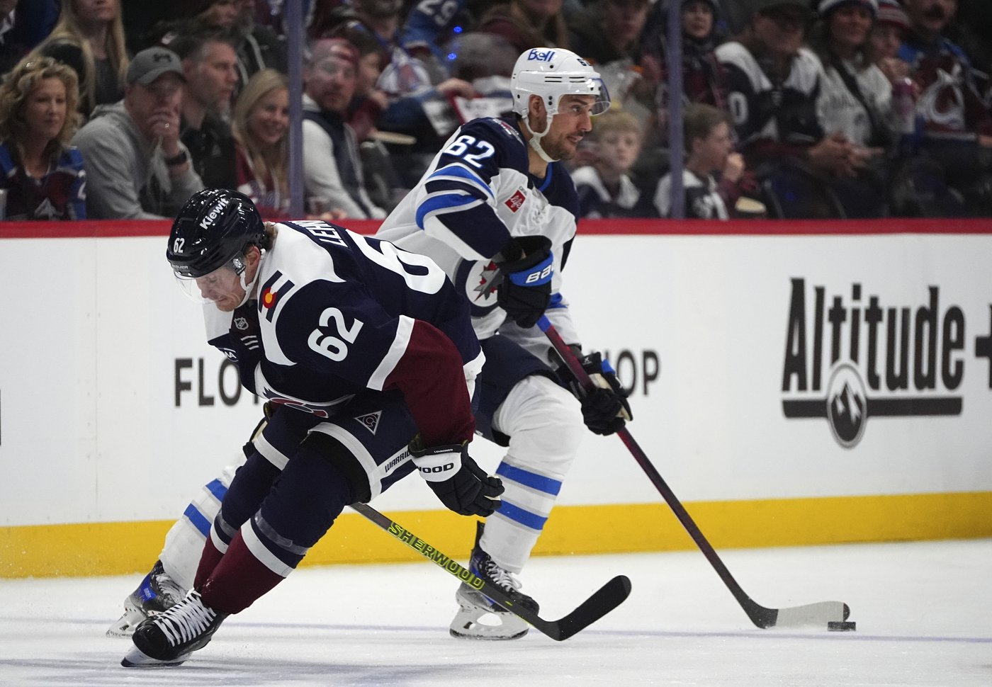 Mittelstadt leads Avalanche past NHL-leading Jets 5-2 | iNFOnews.ca