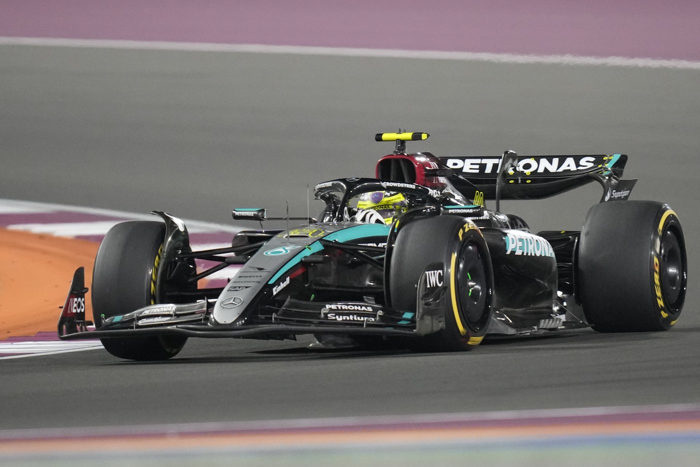 Penalties and a puncture leave Lewis Hamilton struggling again as his Mercedes exit nears | iNFOnews.ca Penalties and a puncture leave Lewis Hamilton struggling again as his Mercedes exit nears | iNFOnews.ca