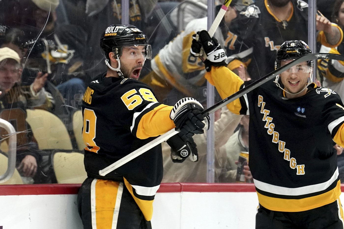 Bunting scores decisive power-play goal to power Penguins past Maple Leafs 5-2 | iNFOnews.ca Bunting scores decisive power-play goal to power Penguins past Maple Leafs 5-2 | iNFOnews.ca