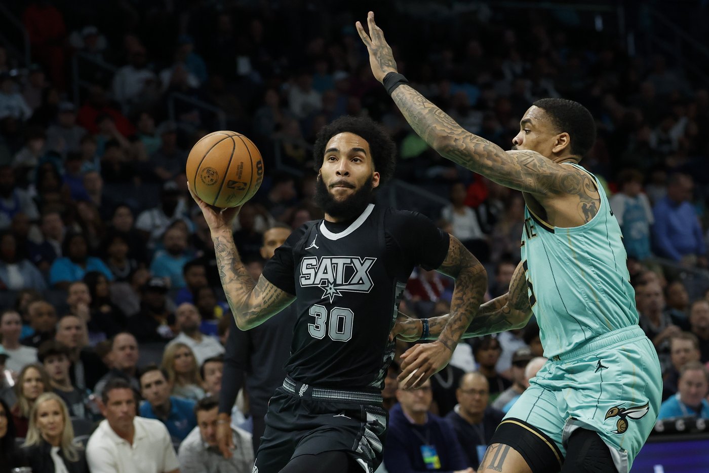 Miles Bridges' 3-pointer with 1.4 seconds left lifts Hornets past Spurs 117-116 to snap 6-game skid | iNFOnews.ca Miles Bridges' 3-pointer with 1.4 seconds left lifts Hornets past Spurs 117-116 to snap 6-game skid | iNFOnews.ca