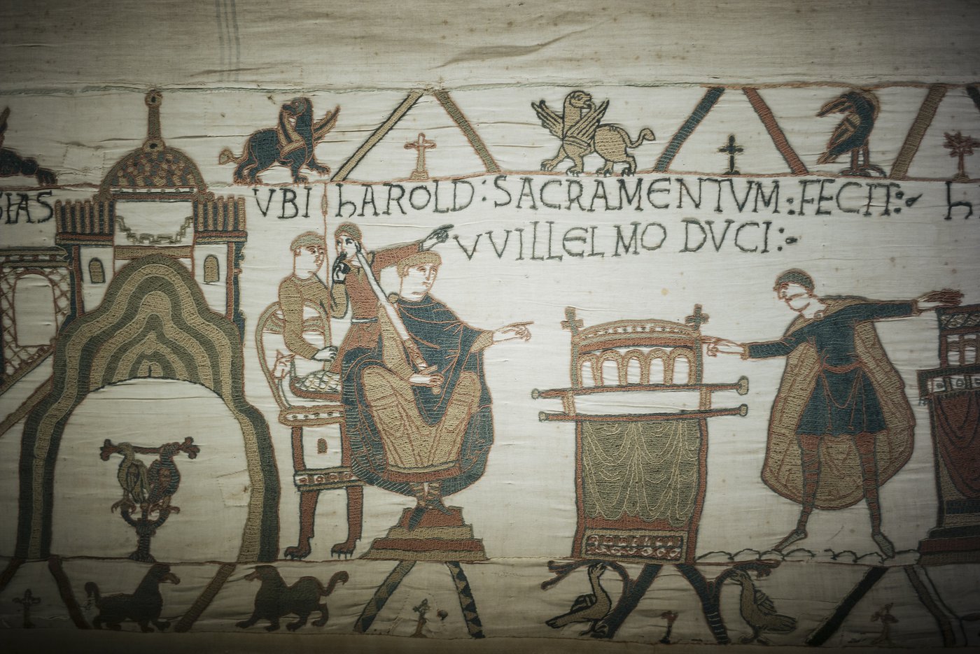 With the Bayeux Tapestry that tells of their long rivalry, France and Britain are making nice | iNFOnews.ca With the Bayeux Tapestry that tells of their long rivalry, France and Britain are making nice | iNFOnews.ca