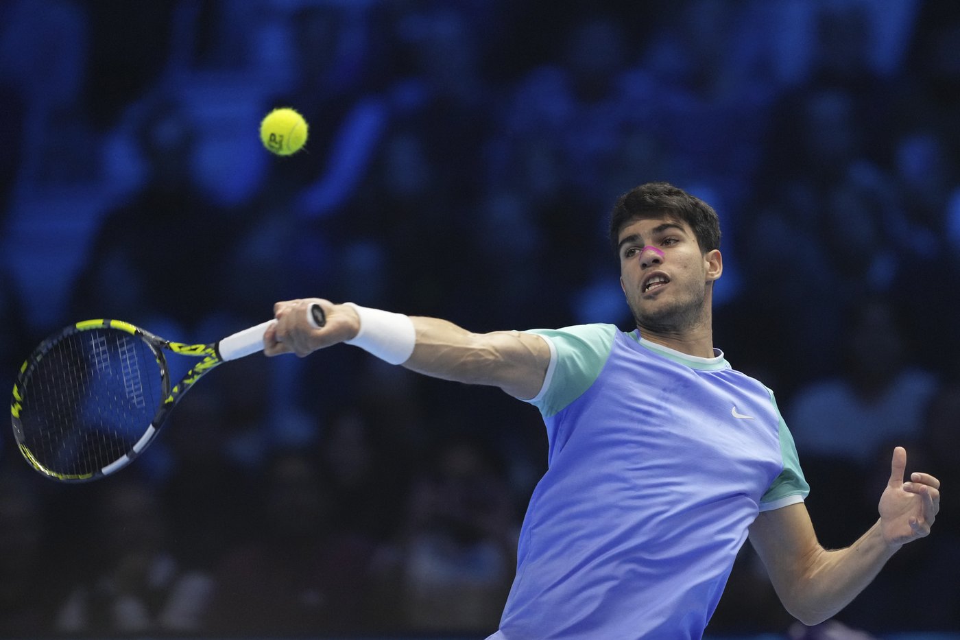 Alcaraz overcomes physical issues to move back into contention at ATP Finals. Zverev wins again | iNFOnews.ca