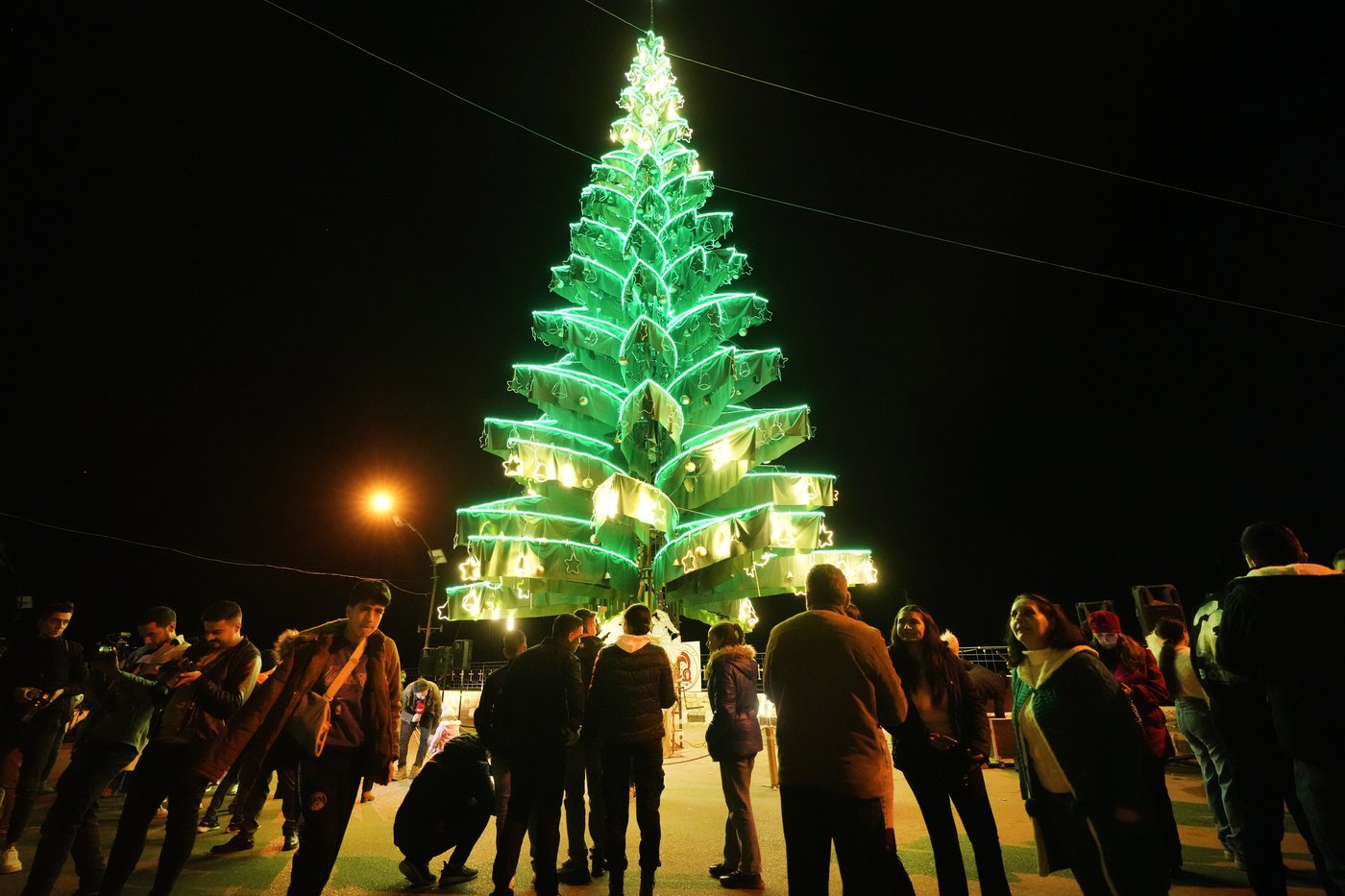 Cities worldwide hold subdued Christmas Eve celebrations amid conflicts | iNFOnews.ca Cities worldwide hold subdued Christmas Eve celebrations amid conflicts | iNFOnews.ca