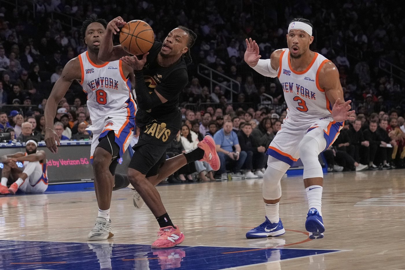 Garland rallies Cavs to 108-102 win over No. 3 seed Knicks, who finish 0-8 vs East's top 2 teams | iNFOnews.ca