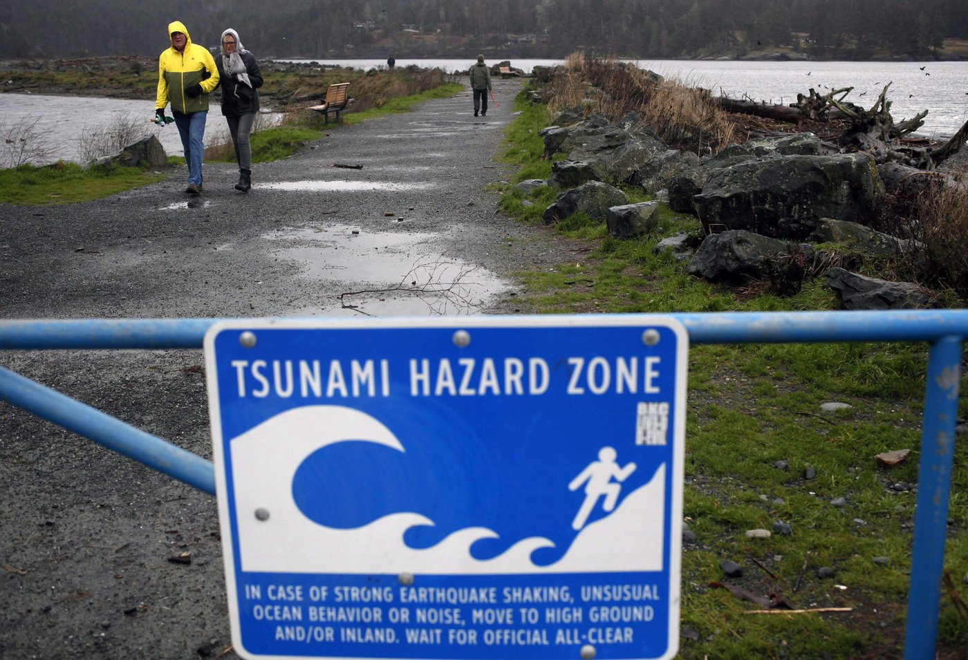 Small tsunami forecast in B.C., beaches closed, after massive 8.8 quake off Russia | iNFOnews.ca